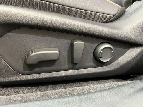 Used 2025 Subaru Crosstrek 2.5i Limited AWD/4WD image 12