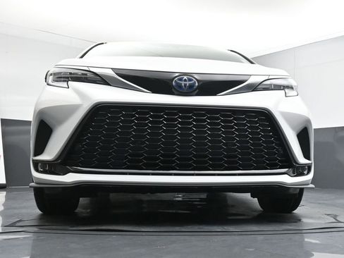 Used 2023 Toyota Sienna XSE image 37