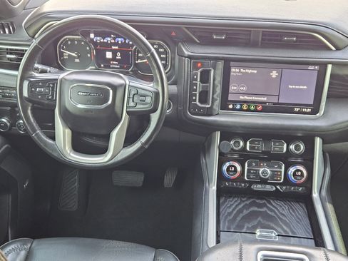 Used 2021 GMC Yukon Denali w/ Denali Premium Package image 28