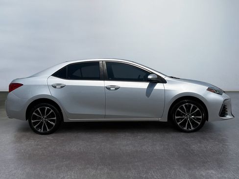 Used 2017 Toyota Corolla SE w/ Carpet Mat Package (TMS) FWD image 2