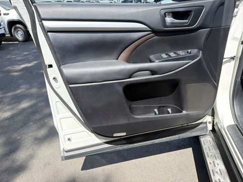 Used 2018 Toyota Highlander XLE image 14