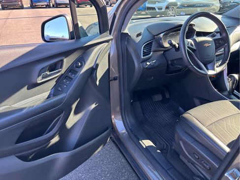 Used 2021 Chevrolet Trax LT w/ Driver Confidence Package image 7