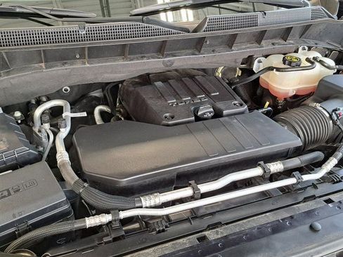 Used 2023 Chevrolet Silverado 1500 LT AWD/4WD image 28