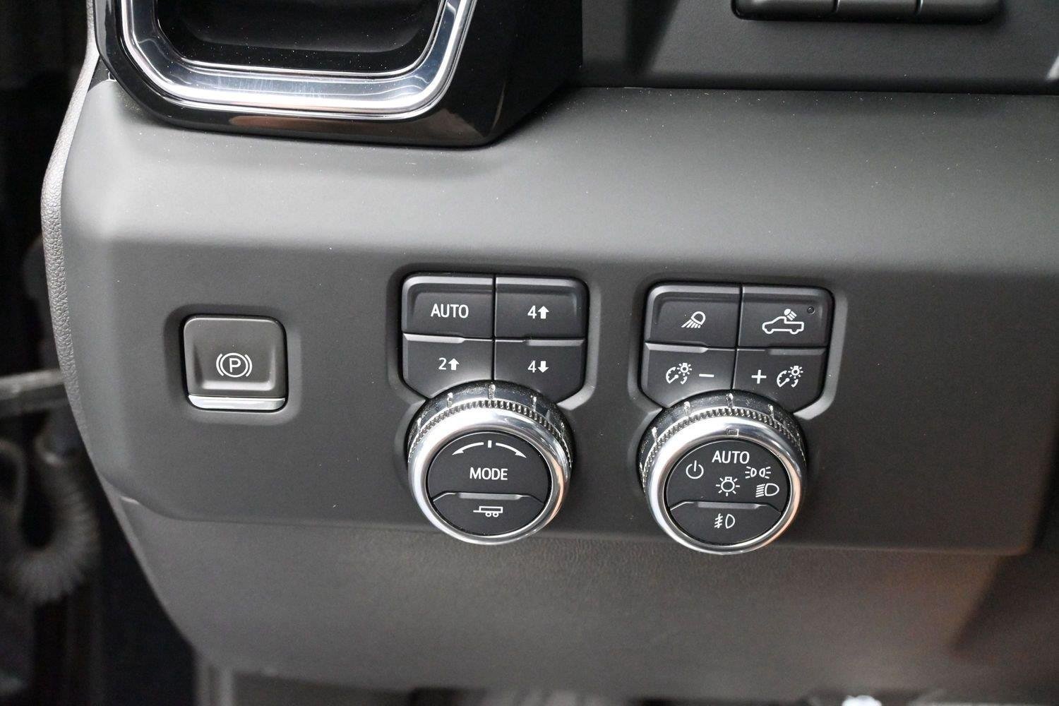 Used 2024 GMC Sierra 3500 Denali w/ Denali Reserve Package AWD/4WD image 24