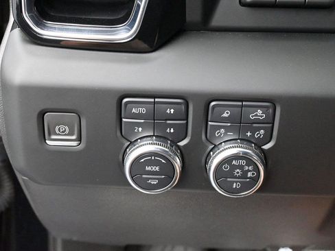 Used 2024 GMC Sierra 3500 Denali w/ Denali Reserve Package AWD/4WD image 24