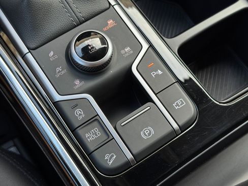 Used 2025 Kia Sorento SX AWD/4WD image 33