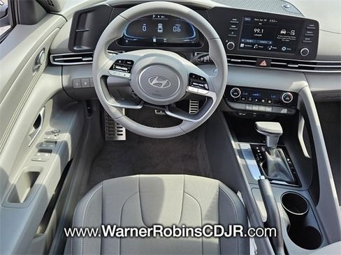 Used 2025 Hyundai Elantra Sport image 7
