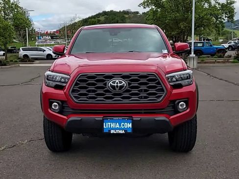 Used 2022 Toyota Tacoma TRD Off-Road w/ Technology Package image 3