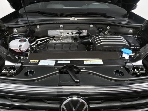 Certified 2025 Volkswagen Atlas Cross Sport SE image 24