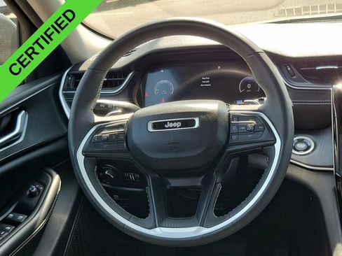 Used 2023 Jeep Grand Cherokee Laredo AWD/4WD image 27