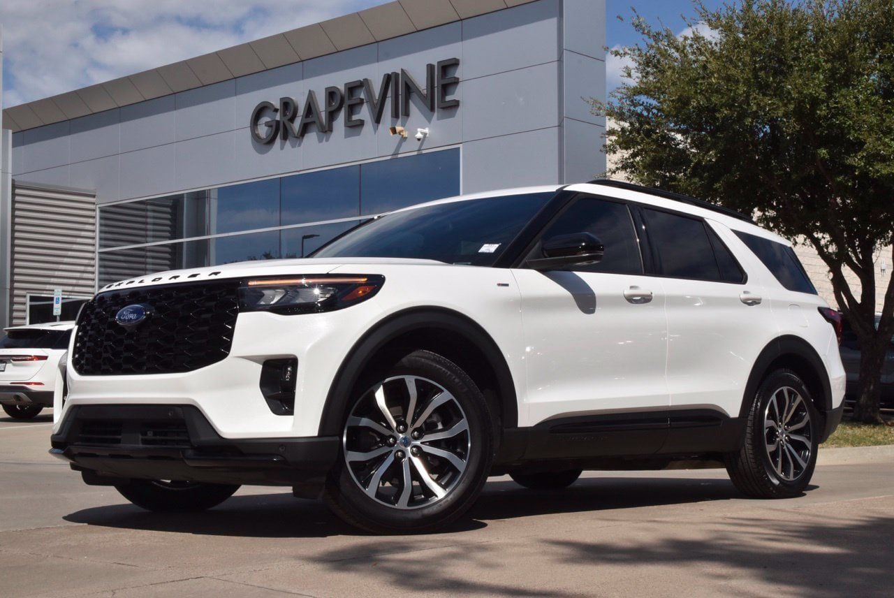 Certified 2025 Ford Explorer ST-Line RWD image 2