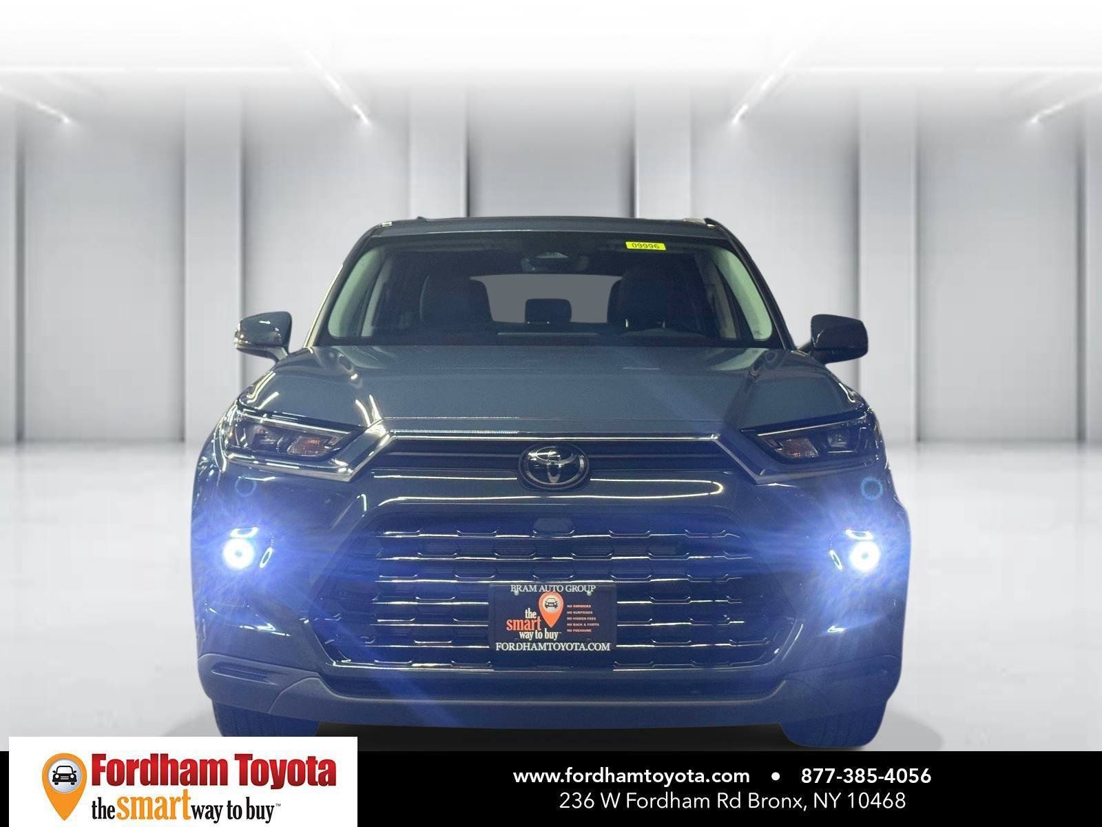 Used 2024 Toyota Grand Highlander AWD image 2