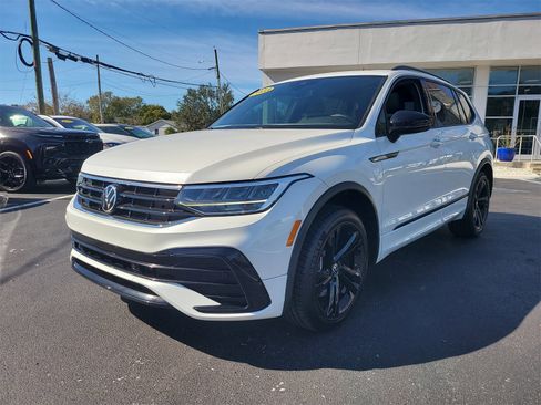 Used 2023 Volkswagen Tiguan SE R-Line image 4
