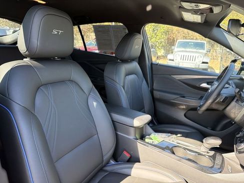 Used 2024 Buick Envista Sport Touring w/ Convenience I Package image 19