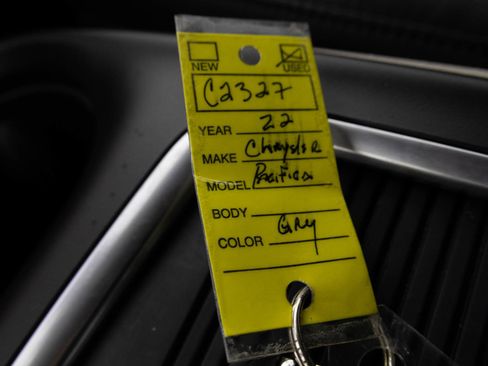 Used 2022 Chrysler Pacifica Touring-L FWD image 31