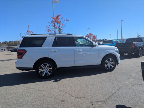 Certified 2024 Ford Expedition Limited image 3