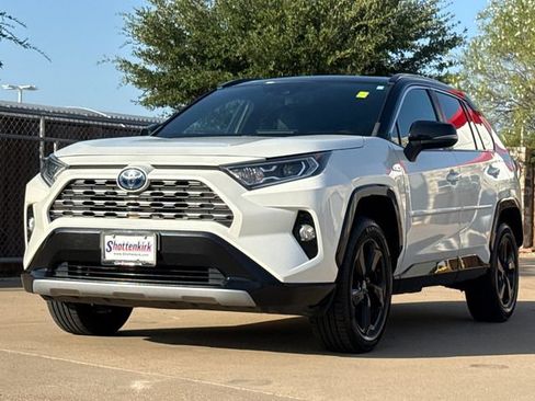 Used 2019 Toyota RAV4 XSE AWD/4WD image 3