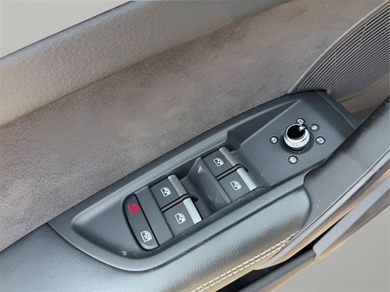 Used 2018 Audi SQ5 Premium Plus AWD/4WD image 22