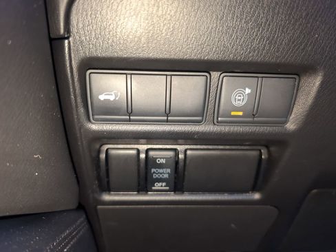 Used 2021 Nissan Armada SL w/ Captain's Chairs Package AWD/4WD image 12