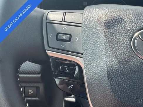 Used 2025 Toyota Camry SE FWD image 18