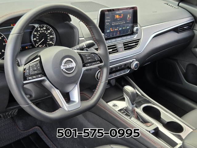 Used 2025 Nissan Altima 2.5 SR FWD image 9