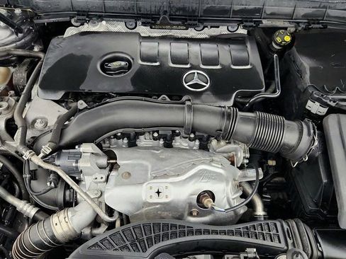 Used 2020 Mercedes-Benz GLB 250 GLB 250 4MATIC SUV w/ Premium Package image 25