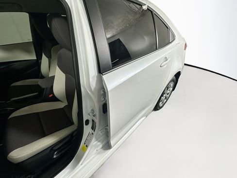 Used 2025 Toyota Corolla LE FWD image 12