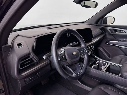 Used 2025 Chevrolet Traverse LT image 9