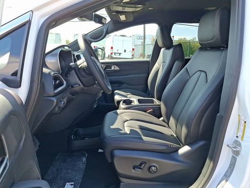 New 2026 Chrysler Voyager LX FWD image 11
