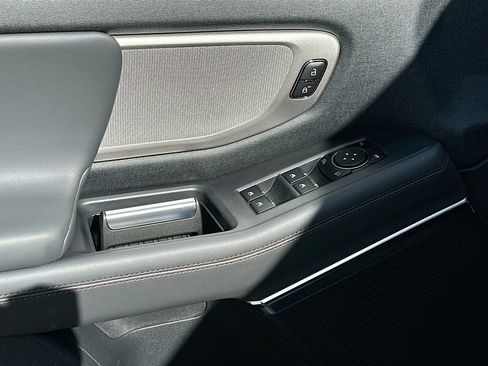 New 2025 Ford Expedition Active image 13