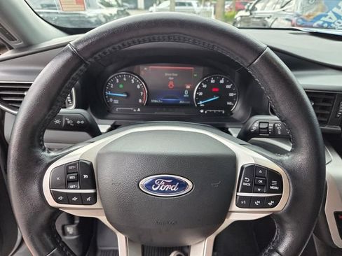Used 2022 Ford Explorer XLT w/ Equipment Group 202A RWD image 26