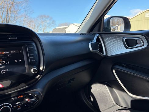 Used 2025 Kia Soul LX w/ LX Technology Package image 33