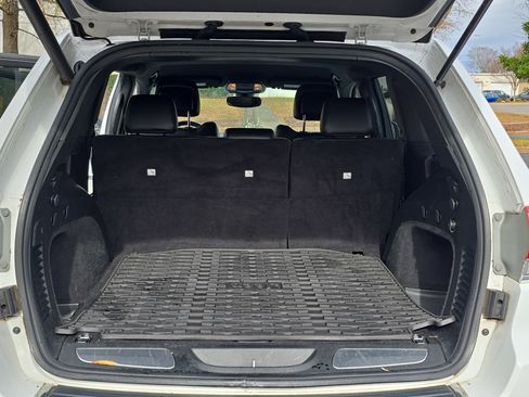 Used 2018 Jeep Grand Cherokee Limited image 12