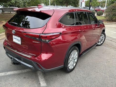 Used 2022 Toyota Highlander Limited FWD image 10