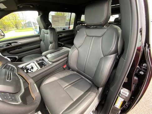 New 2026 Jeep Grand Wagoneer 4WD image 10