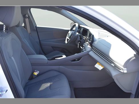 New 2026 Hyundai Elantra SE FWD image 13