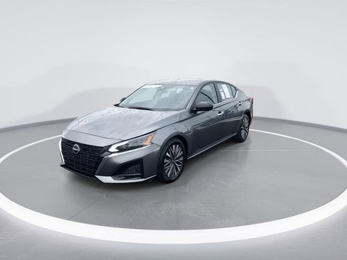 Used 2024 Nissan Altima 2.5 SV image 4