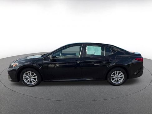 Used 2025 Toyota Camry LE image 9