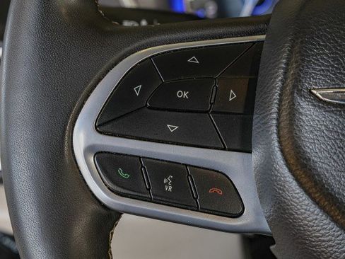 Used 2023 Chrysler Pacifica Touring-L FWD image 22