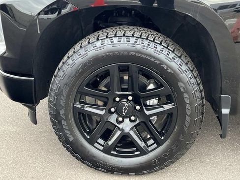 Used 2024 Chevrolet Silverado 1500 Custom w/ Dark Appearance Package image 31