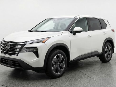 Used 2025 Nissan Rogue SV AWD/4WD image 3