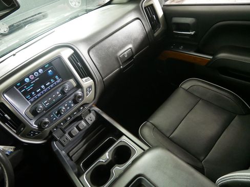 Used 2018 Chevrolet Silverado 1500 High Country image 11