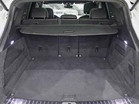 Used 2022 Porsche Cayenne Platinum Edition image 40