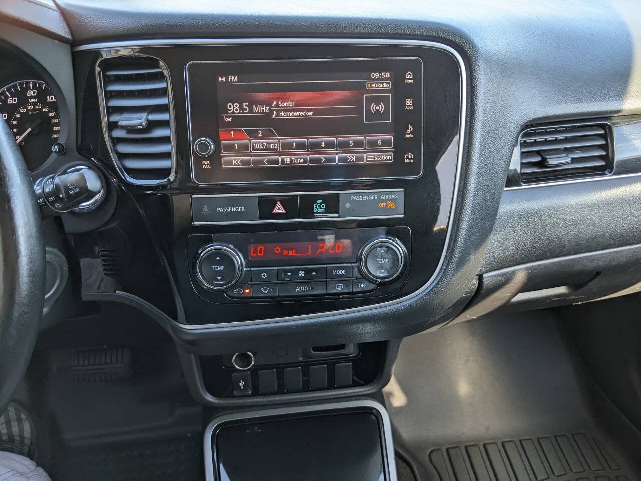 Used 2019 Mitsubishi Outlander SEL AWD/4WD image 19