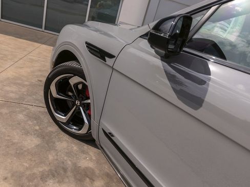 Certified 2025 Bentley Bentayga AWD/4WD image 16