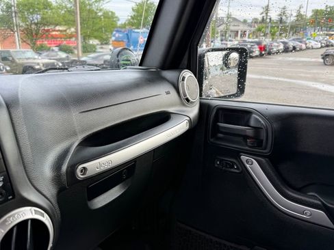Used 2016 Jeep Wrangler Unlimited Sahara AWD/4WD image 20