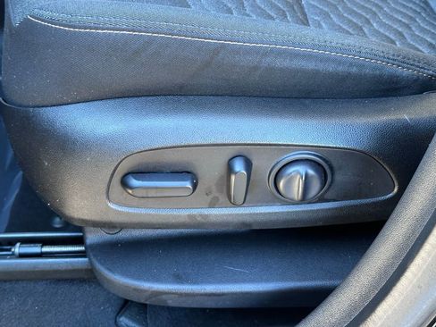 Used 2018 Chevrolet Equinox LT image 16