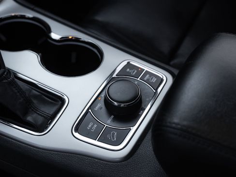 Used 2019 Jeep Grand Cherokee High Altitude image 18