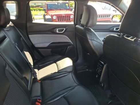 Used 2023 Jeep Compass Latitude AWD/4WD image 15