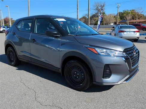Used 2024 Nissan Kicks S image 2